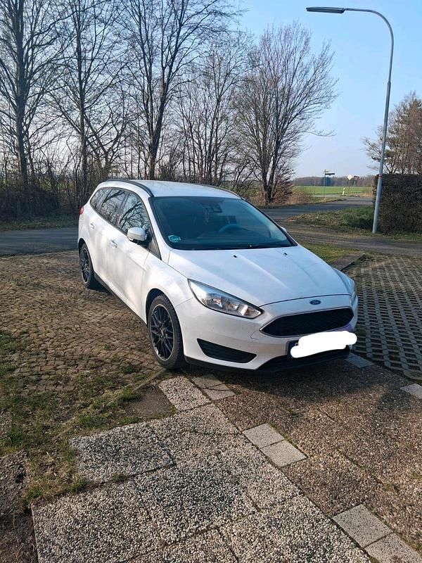 Gebraucht Ford Focus 100 PS (73 kW) 2018 Weiß Kombi