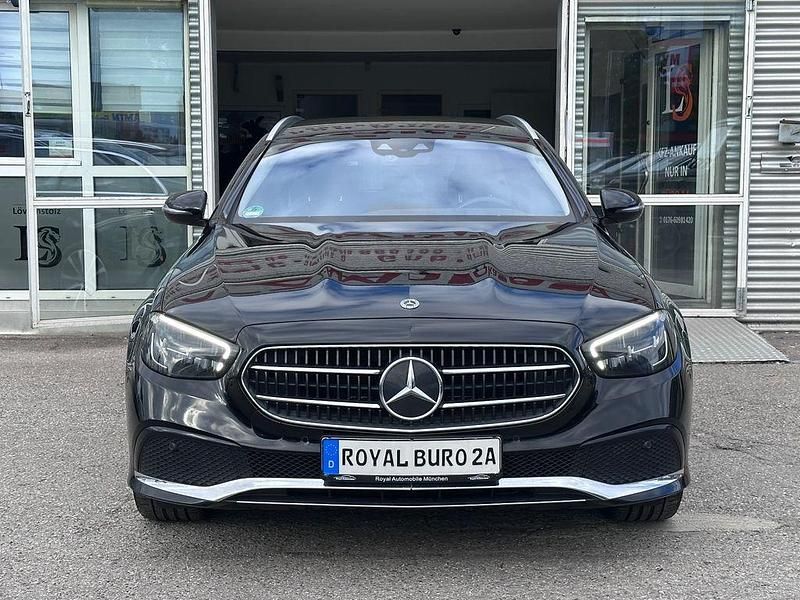 Gebraucht Mercedes E300 Avantgarde 306 PS (225 kW) 2022 Schwarz/baltic black Kombi