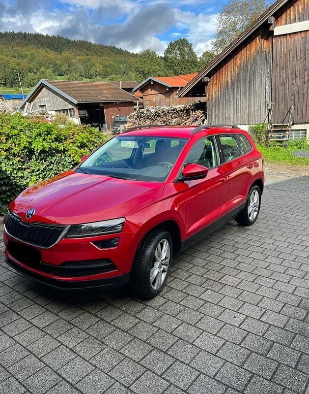 Rot Gebraucht 2020 Skoda Karoq SUV | 23.990 € (Superpreis) - Bild 1/4