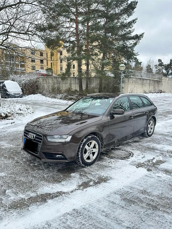 Braun Gebraucht 2012 Audi A4 Attraction Kombi | 6.690 € (Superpreis) - Bild 1/4