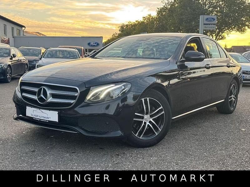 Schwarz Gebraucht 2016 Mercedes E220 Limousine | 15.970 € (Teuer) - Bild 1/4