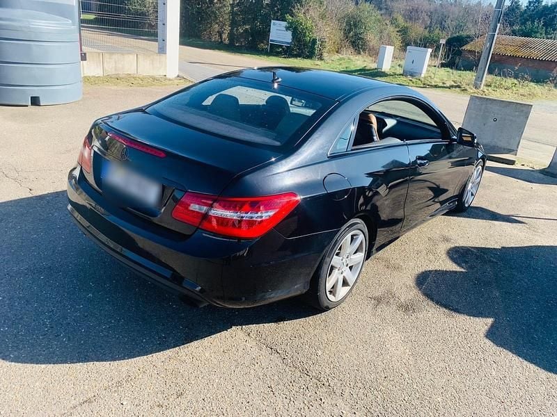 Gebraucht Mercedes E350 AMG 231 PS (169 kW) 2010 Schwarz Coupé