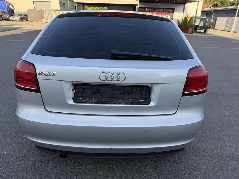 Gebraucht Audi A3 Attraction 105 PS (77 kW) 2010 Eissilber metallic Limousine
