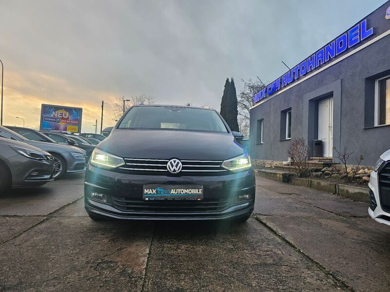 Schwarz Gebraucht 2016 VW Touran Comfortline Van / Kleinbus | 16.500 € (Teuer) - Bild 1/4