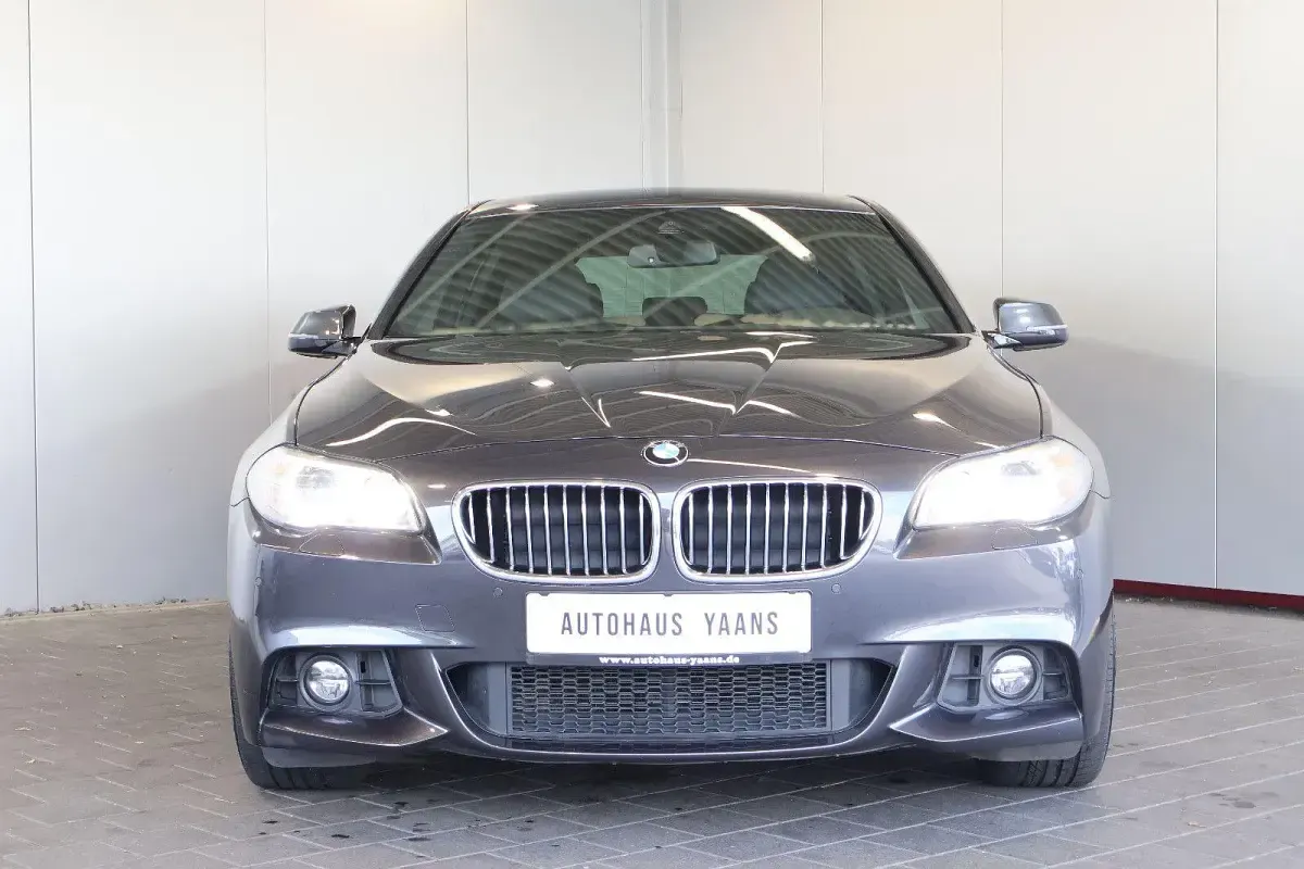 Gebraucht BMW 530 M Sport 258 PS (189 kW) 2014 Grau Kombi