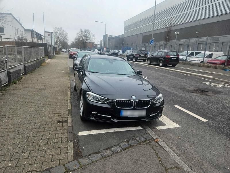 Gebraucht BMW 320 183 PS (134 kW) 2014 Schwarz Kombi