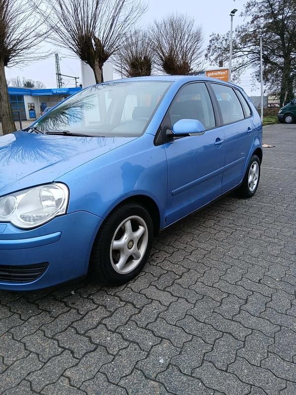 Gebraucht VW Polo 70 PS (51 kW) 2005 Blau Kleinwagen