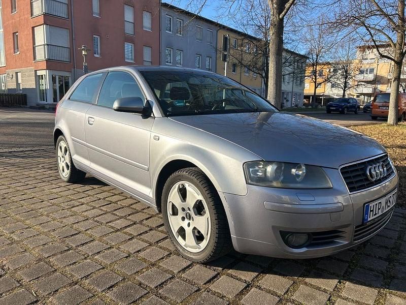 Silber Gebraucht 2003 Audi A3 Attraction Limousine | 1.100 € (Guter Preis) - Bild 1/4