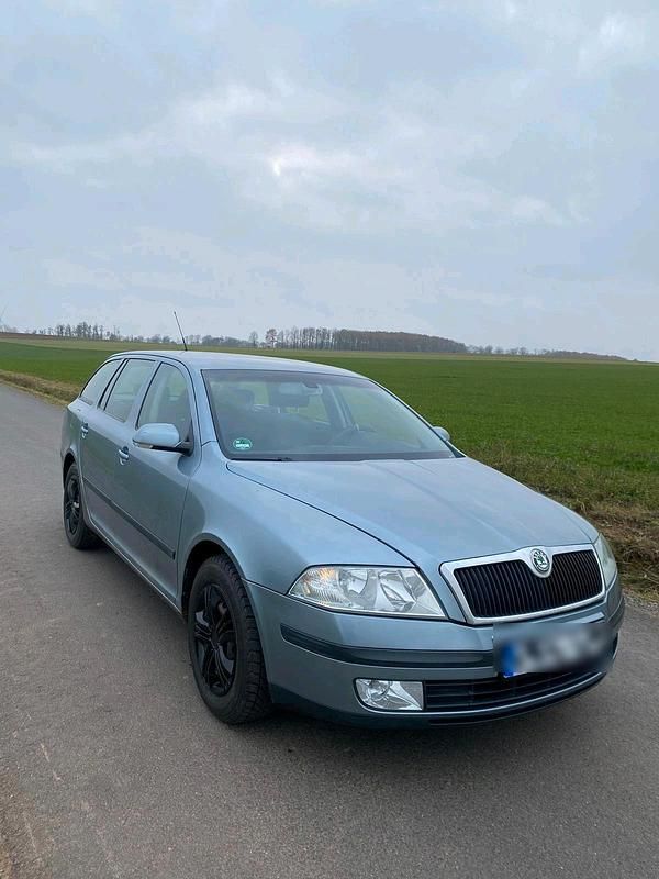 Grau Gebraucht 2005 Skoda Octavia Kombi | 1.900 € (Fairer Preis) - Bild 1/4