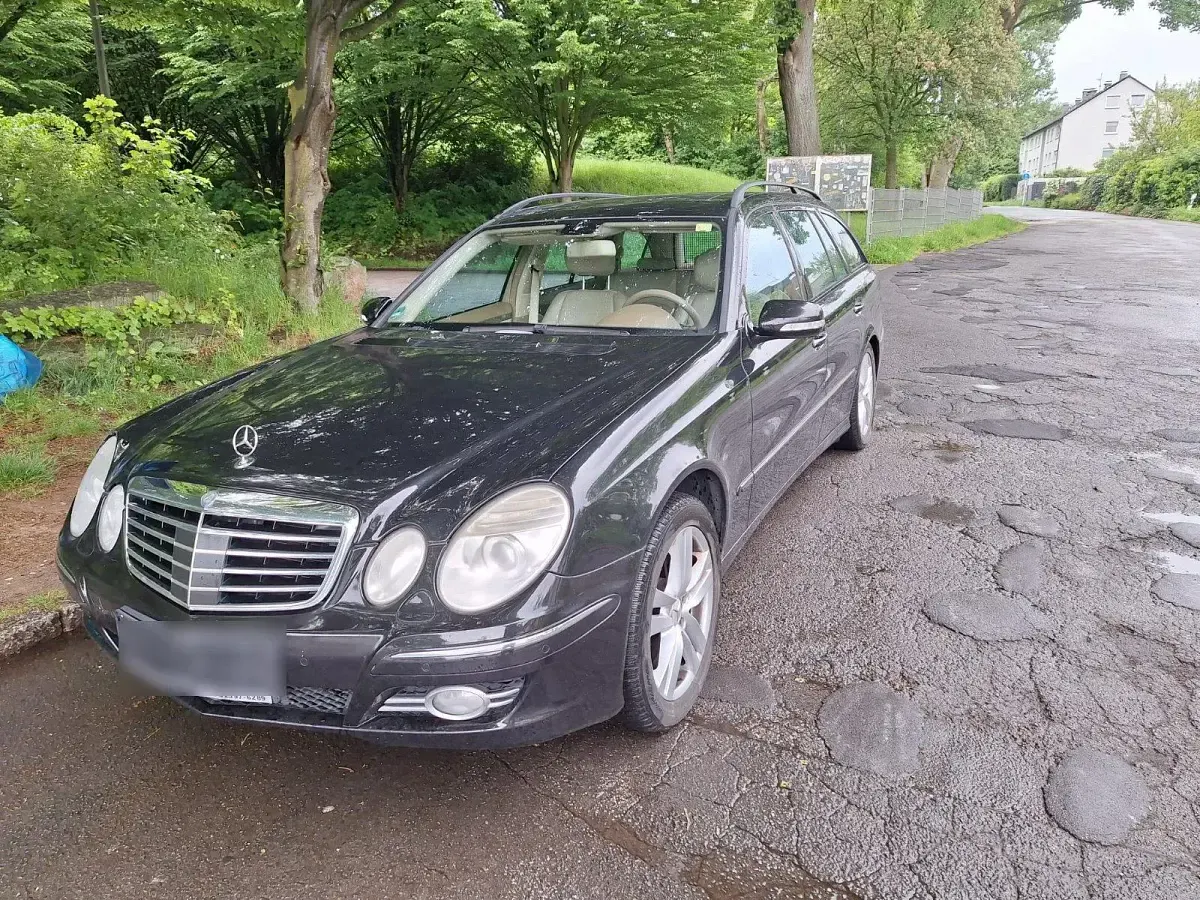 Używany Mercedes E500 Avantgarde 387 KM (284 kW) 2006 Czarny Kombi