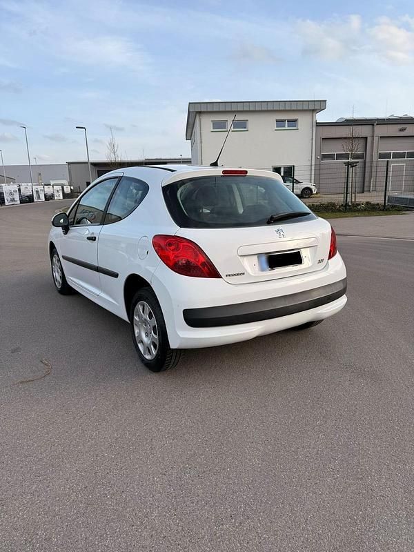 Gebraucht Peugeot 207 75 PS (55 kW) 2009 Weiß Coupé