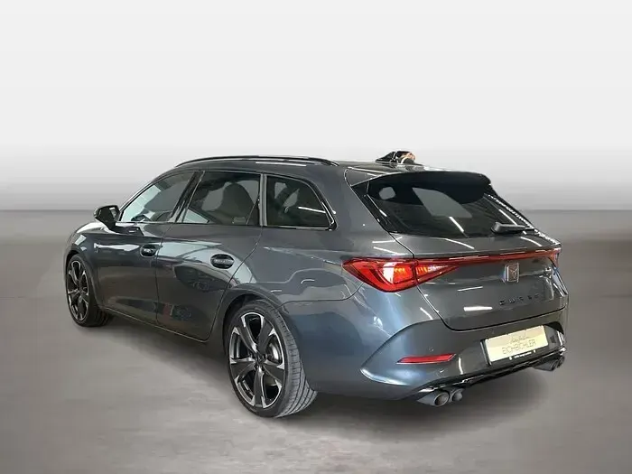 Używany Cupra Leon VZ 300 KM (220 kW) 2024 Szary Kombi