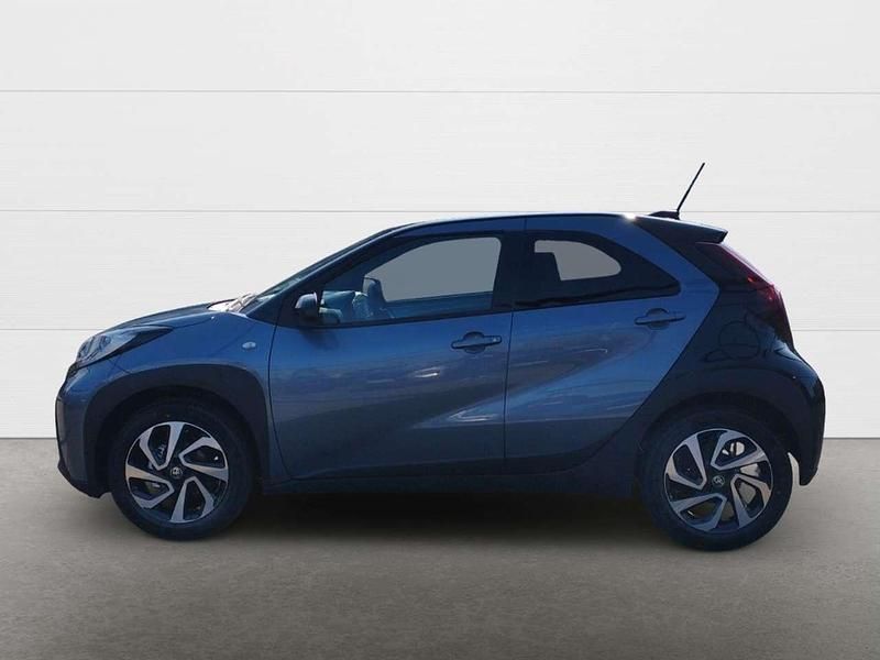 Neu Toyota Aygo X 72 PS (52 kW) 2025 Grau SUV