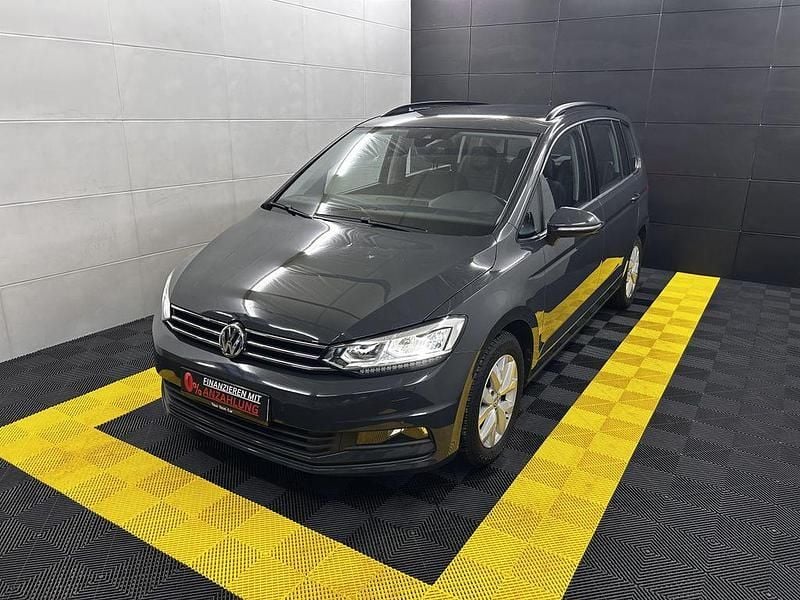 Grau Gebraucht 2019 VW Touran Van / Kleinbus | 12.590 € (Superpreis) - Bild 1/4