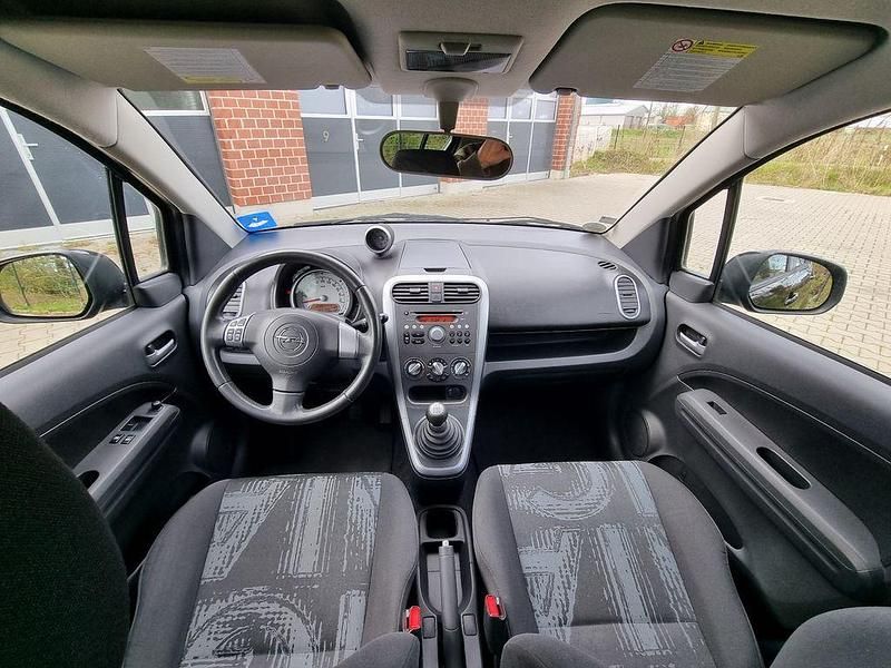 Gebraucht Opel Agila Edition 94 PS (69 kW) 2012 Schwarz Kleinwagen