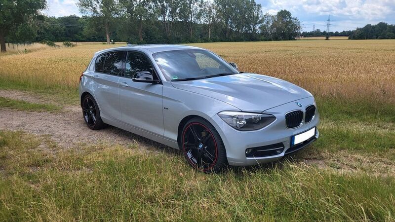 Silber Gebraucht 2012 BMW 116 Sport Line Kleinwagen | 10.900 € (Teuer) - Bild 1/4