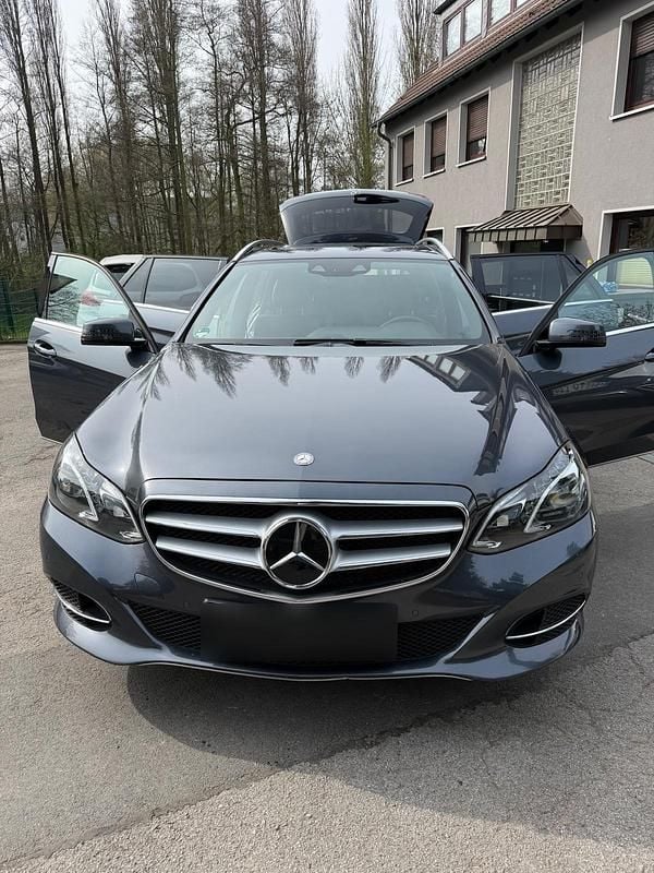 Gebraucht Mercedes E250 Avantgarde 204 PS (150 kW) 2015 Grau Kombi
