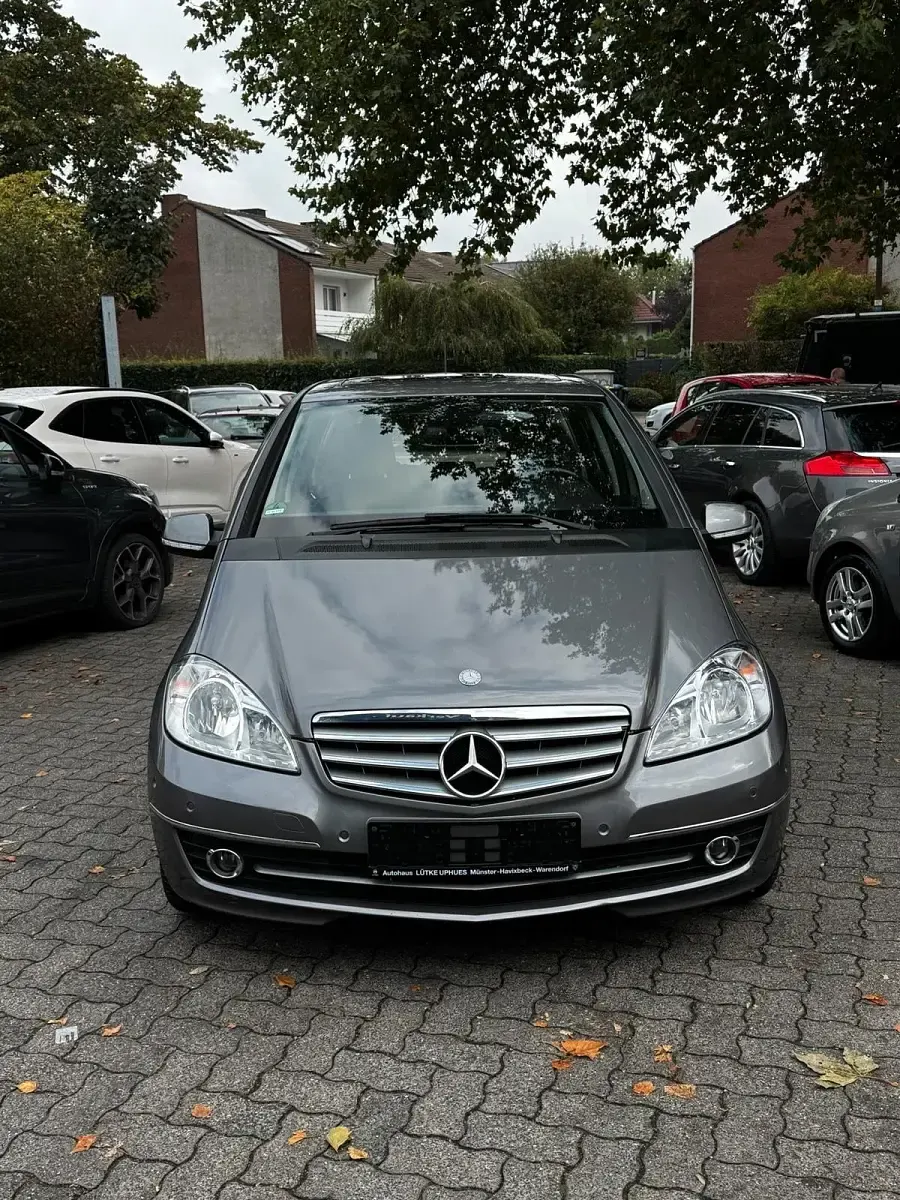 Gebraucht Mercedes A180 109 PS (80 kW) 2011 Silber Kleinwagen