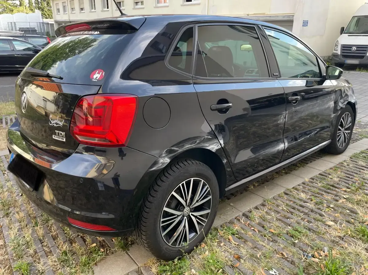 Gebraucht VW Polo Allstar 75 PS (55 kW) 2016 Schwarz Limousine