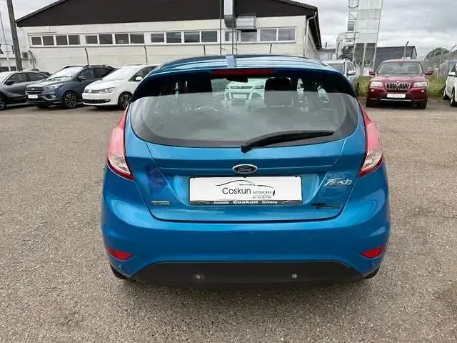 Gebraucht Ford Fiesta SYNC Edition 140 PS (102 kW) 2013 Blau Limousine