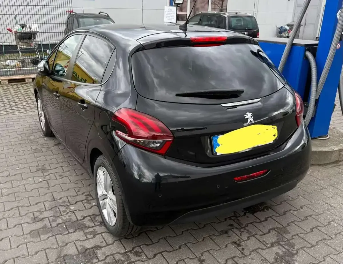 Gebraucht Peugeot 208 83 PS (61 kW) 2019 Schwarz Kleinwagen