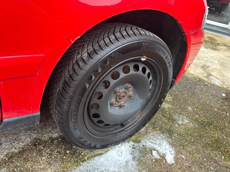 Gebraucht Audi A4 116 PS (85 kW) 2000 Rot Kombi