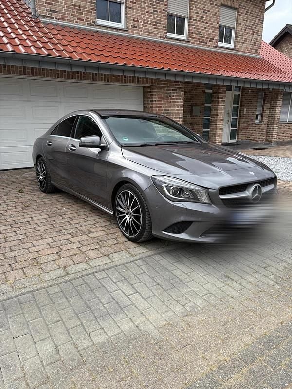 Grau Gebraucht 2014 Mercedes CLA200 Urban Coupé | 13.500 € (Fairer Preis) - Bild 1/4