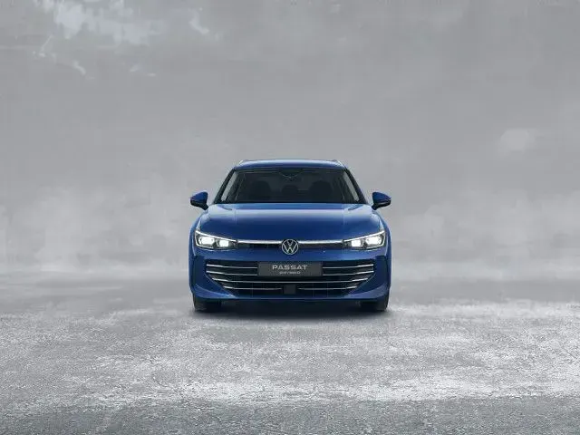 Gebraucht VW Passat Elegance 204 PS (150 kW) 2025 Blau Kombi