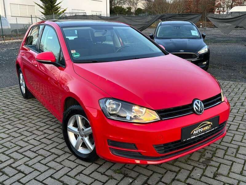Tornadorot Gebraucht 2015 VW Golf VII Trendline Kleinwagen | 8.999 € (Guter Preis) - Bild 1/4