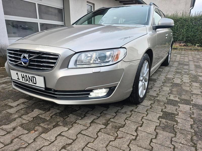 Gebraucht Volvo V70 181 PS (133 kW) 2015 Beige Kombi
