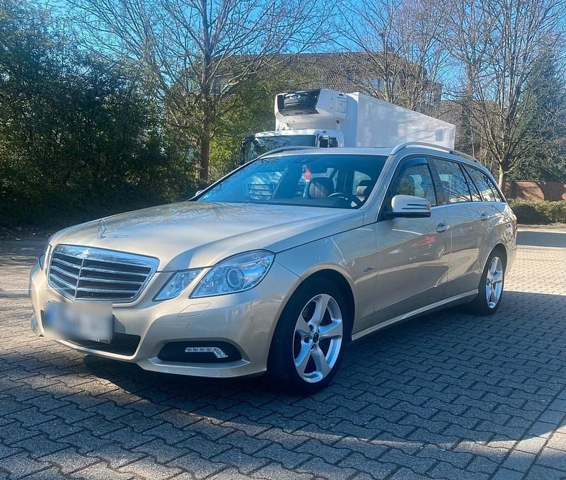 Gebraucht Mercedes E350 Avantgarde 231 PS (169 kW) 2011 Gold Limousine