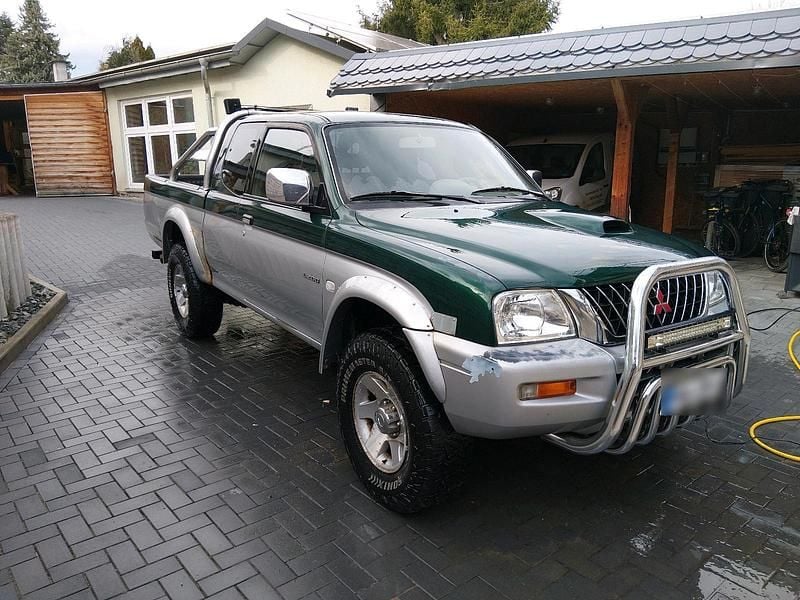 Usado Mitsubishi L200 133 HP (97 kW) 2003 Verde Pickup