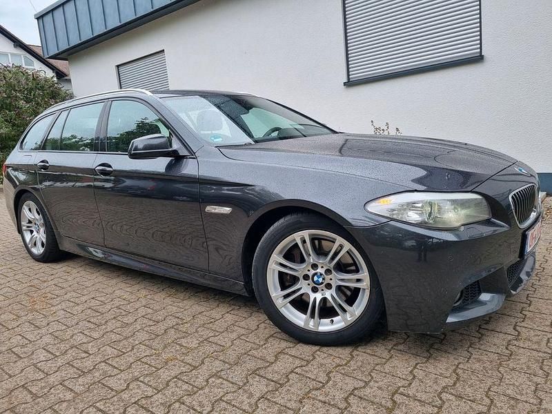 Grau Gebraucht 2011 BMW 525 M Sport Limousine | 10.900 € - Bild 1/4
