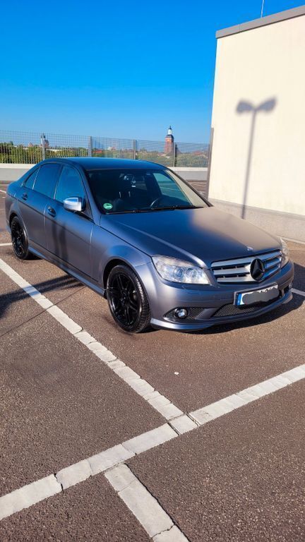 Grau Gebraucht 2007 Mercedes C200 Avantgarde Limousine | 9.999 € (Teuer) - Bild 1/4