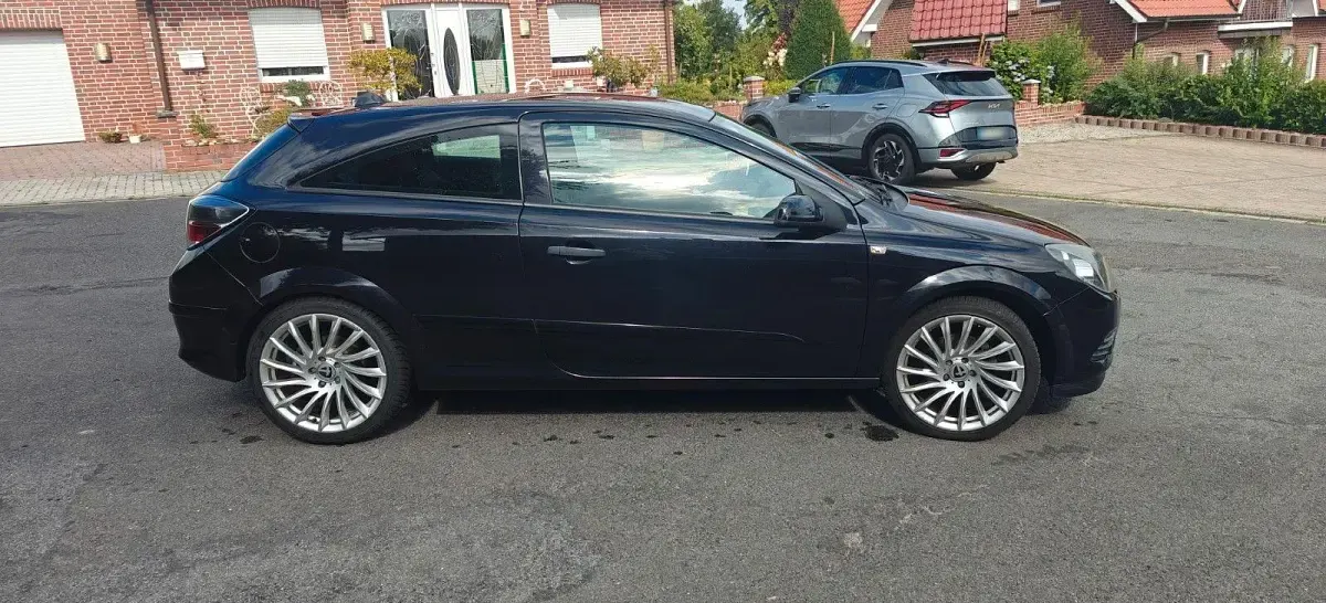 Gebraucht Opel Astra GTC 116 PS (85 kW) 2008 Schwarz Coupé