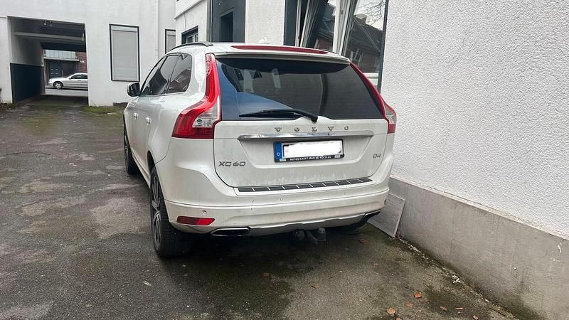 Gebraucht Volvo XC60 181 PS (133 kW) 2015 Weiß SUV