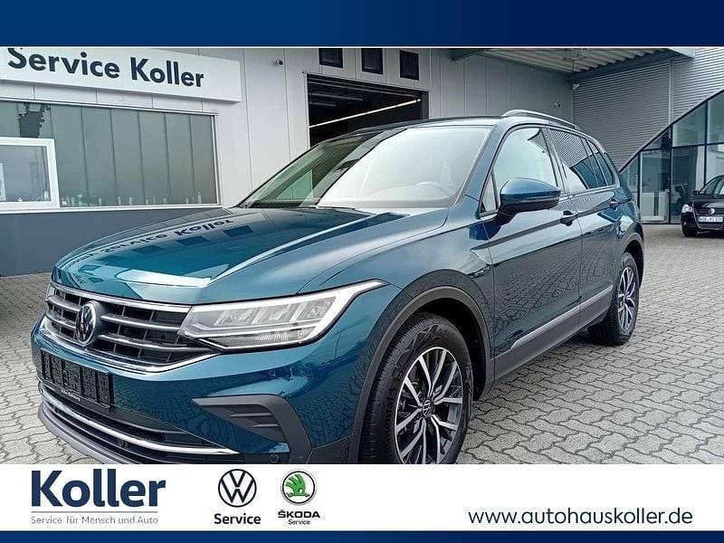 Blau Gebraucht 2022 VW Tiguan Life SUV | 27.970 € (Guter Preis) - Bild 1/4