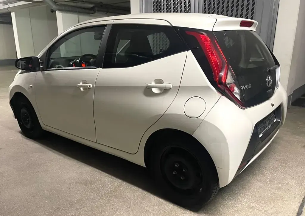 Gebraucht Toyota Aygo Connect Style 120 PS (88 kW) 2012 Weiß Kleinwagen