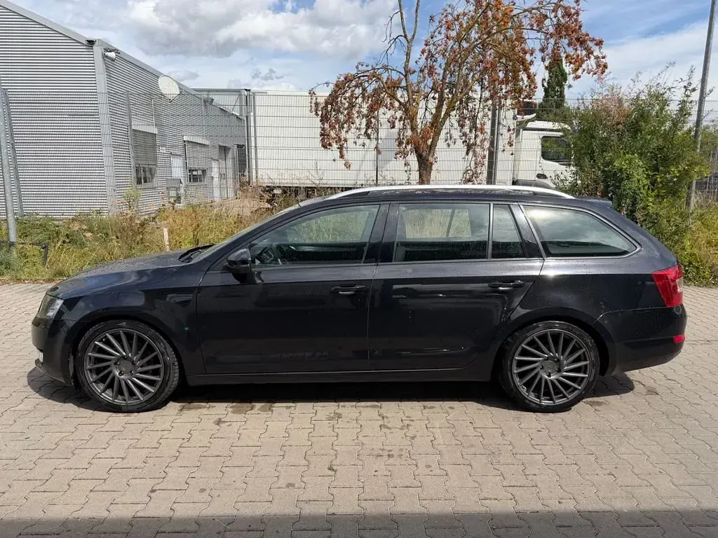 Gebraucht Skoda Octavia Ambition 105 PS (77 kW) 2014 Schwarz Kombi
