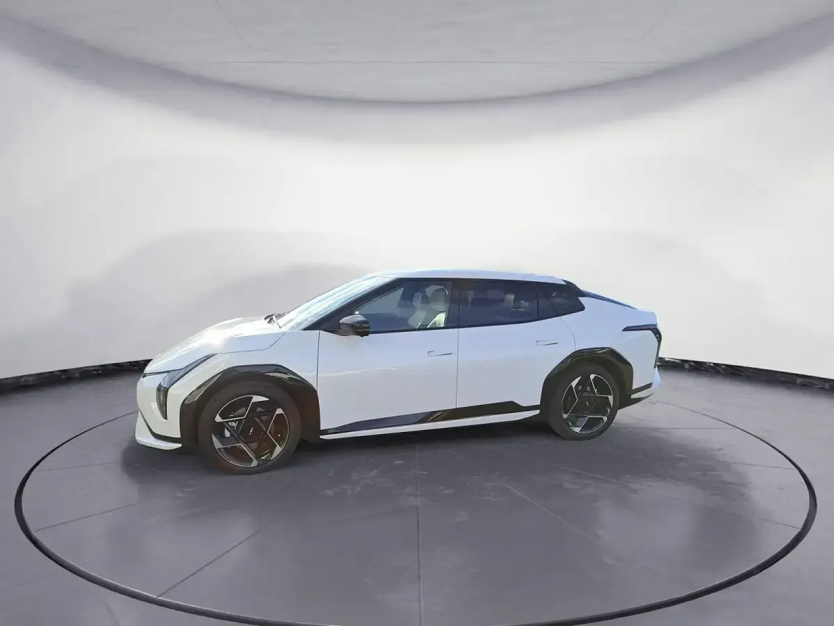 Neu Kia EV4 GT-Line 150 kW (204 PS) 2025 Weiß Kleinwagen