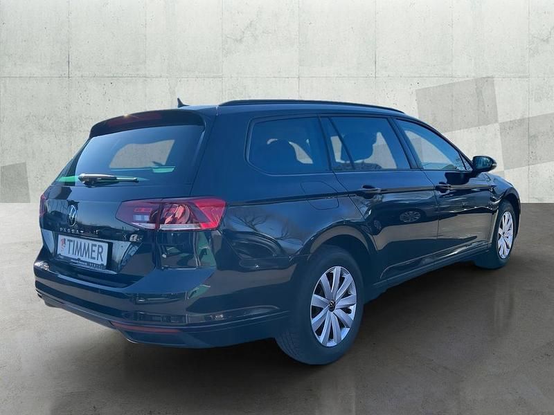 Gebraucht VW Passat Basis 150 PS (110 kW) 2022 Deep black perleffekt Kombi