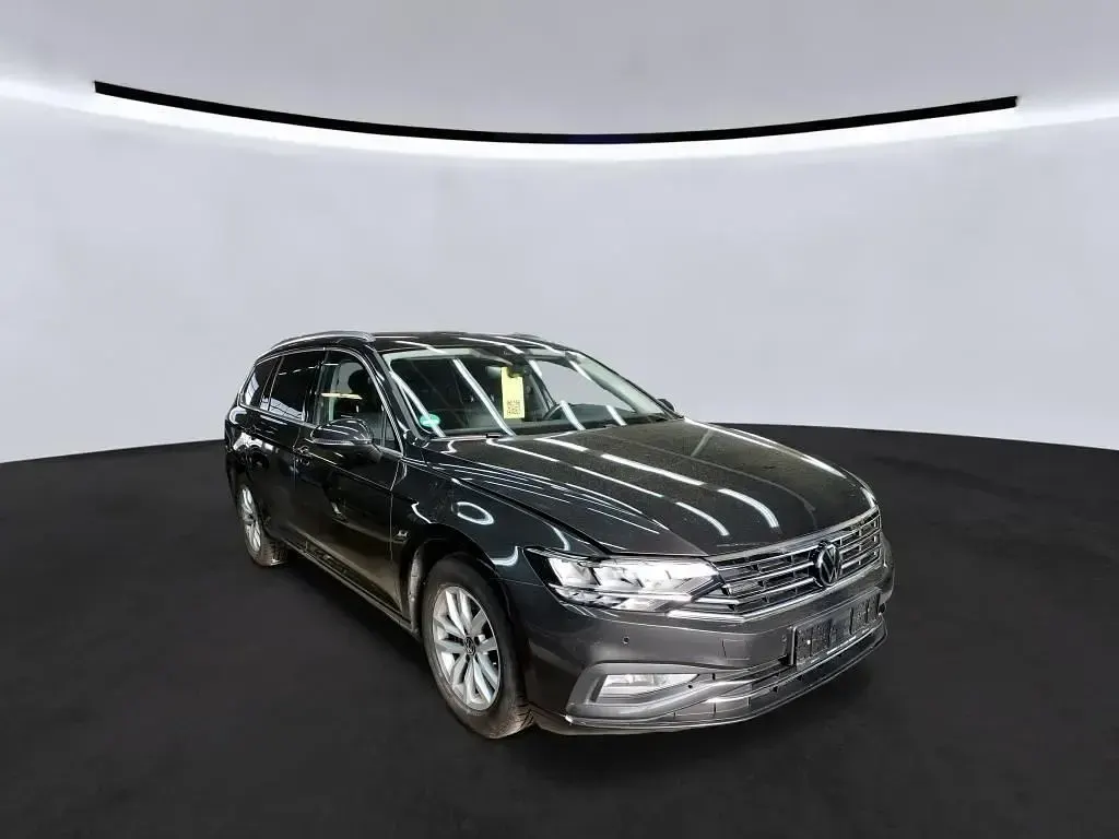 Gebraucht VW Passat Business 150 PS (110 kW) 2023 Manganese gray metallic Kombi