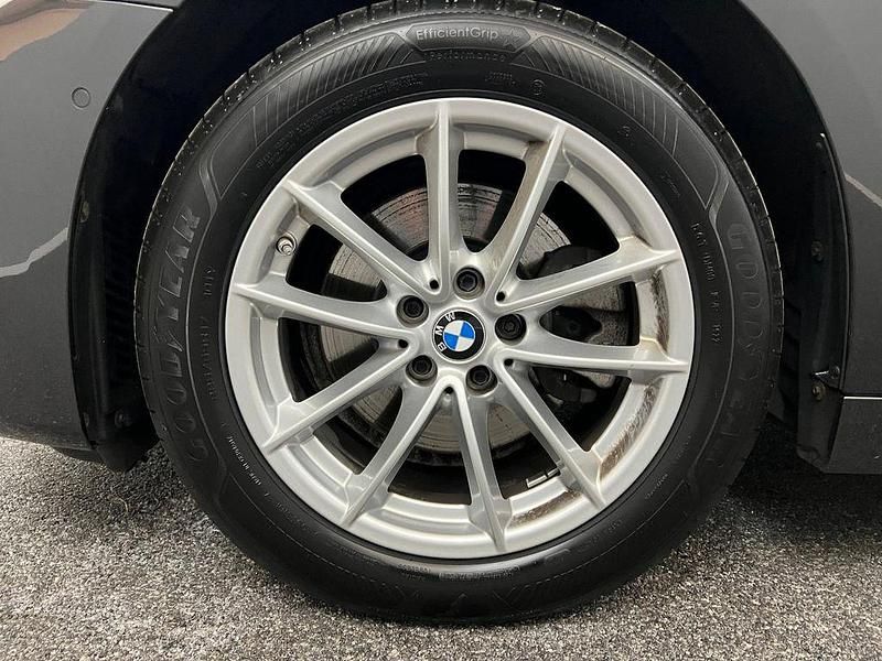 Gebraucht BMW 520 Performance 190 PS (139 kW) 2022 Sophistograu brillanteffekt Limousine