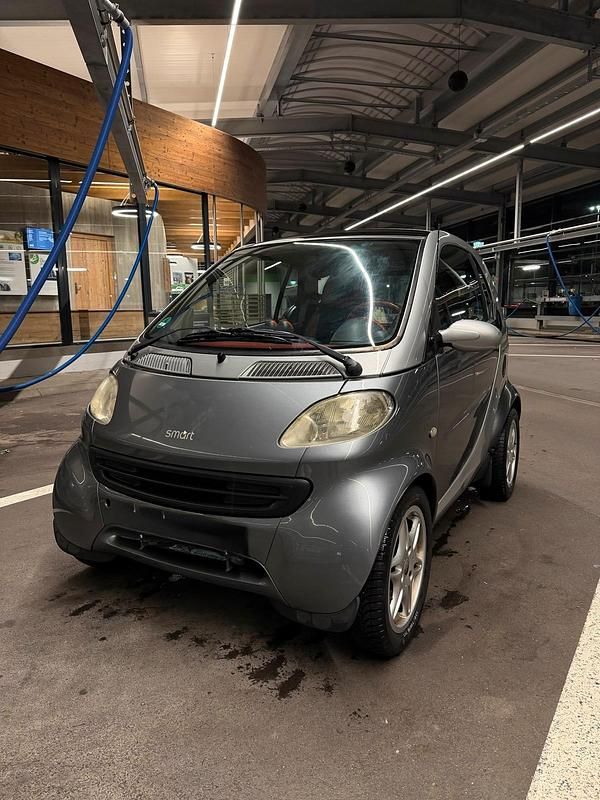 Grau Gebraucht 2001 Smart ForTwo Coupé Kleinwagen | 1.990 € (Teuer) - Bild 1/4