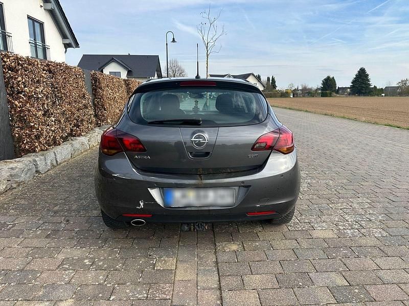 Gebraucht Opel Astra Edition 160 PS (117 kW) 2011 Grau Limousine