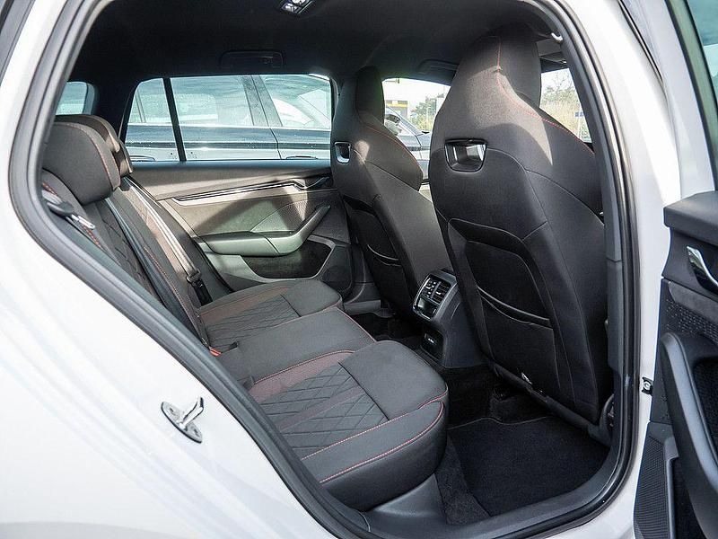 Gebraucht Skoda Octavia RS 200 PS (147 kW) 2024 Weiss / candy weiss Kombi