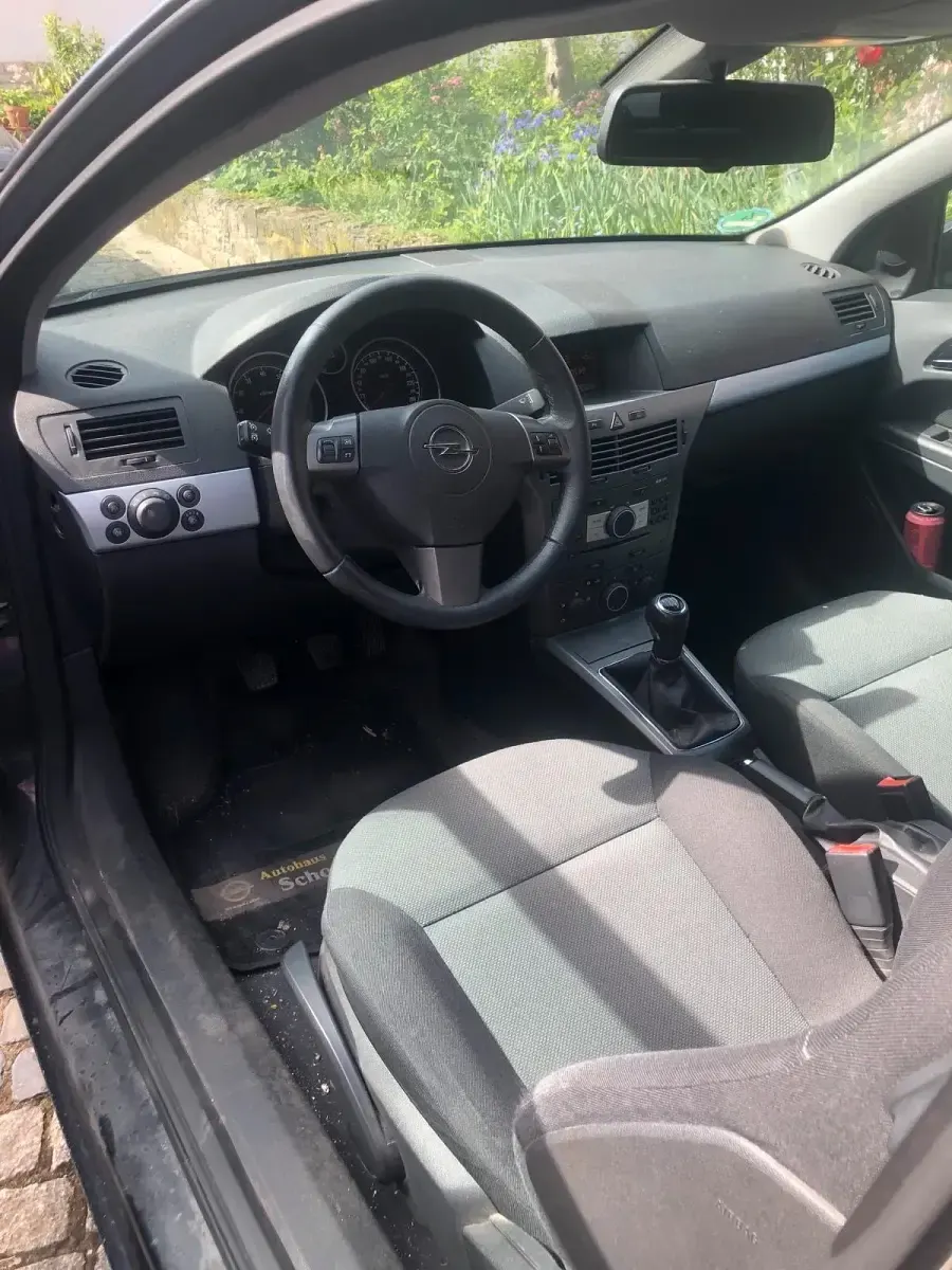Gebraucht Opel Astra 105 PS (77 kW) 2007 Schwarz Coupé