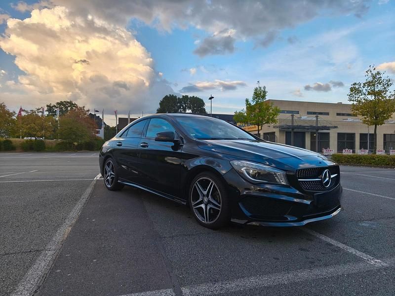 Schwarz Gebraucht 2016 Mercedes CLA200 AMG line Coupé | 17.999 € (Fairer Preis) - Bild 1/4