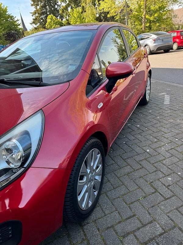 Second-hand Kia Rio 109 CP (80 kW) 2011 Roșu Berlinǎ