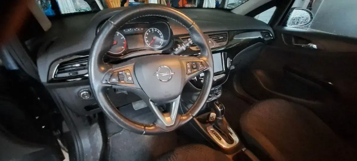 Usado Opel Corsa 90 HP (66 kW) 2018 Preto Citadino